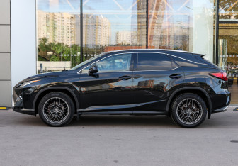 Подержанный автомобиль Lexus RX 2019 года (8 фото)