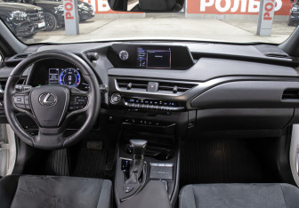 Подержанный автомобиль Lexus UX 2021 года (14 фото)
