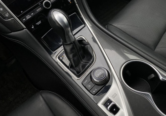 Подержанный автомобиль Infiniti Q50 2015 года (23 фото)