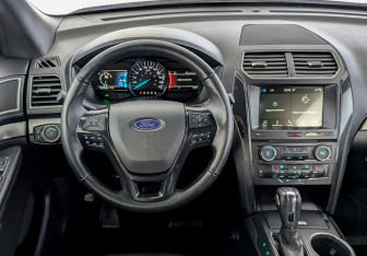 Подержанный автомобиль Ford Explorer 2018 года (22 фото)