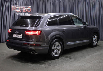 Подержанный автомобиль Audi Q7 2018 года (5 фото)