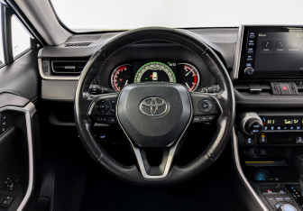 Подержанный автомобиль Toyota RAV4 2022 года (22 фото)