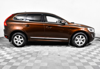 Подержанный автомобиль Volvo XC60 2015 года (4 фото)