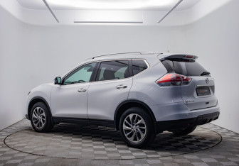 Подержанный автомобиль Nissan X-Trail 2018 года (7 фото)