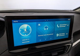 Подержанный автомобиль Peugeot 5008 Suv 2021 года (25 фото)