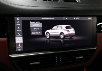 Подержанный автомобиль Porsche Cayenne 2020 года (22 фото)