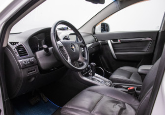 Подержанный автомобиль Chevrolet Captiva 2014 года (10 фото)