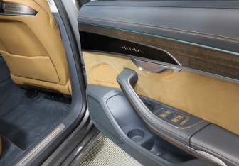 Подержанный автомобиль Audi A8 2019 года (32 фото)
