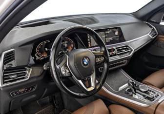 Подержанный автомобиль BMW X5 2018 года (15 фото)