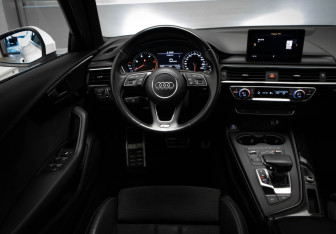 Подержанный автомобиль Audi A4 Sedan 2017 года (9 фото)
