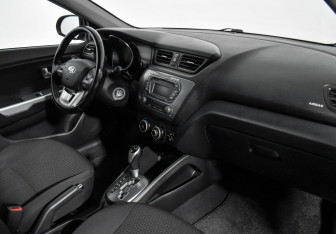 Подержанный автомобиль Kia Rio Hatchback 2014 года (8 фото)