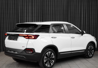 Новый FAW Bestune T77 2023 (4 фото)