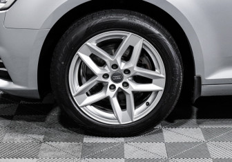 Подержанный автомобиль Audi A4 Sedan 2015 года (15 фото)