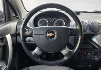 Подержанный автомобиль Chevrolet Aveo Hatchback 2011 года (12 фото)