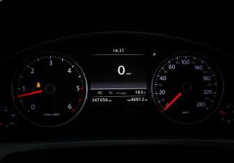 Подержанный автомобиль Volkswagen Touareg 2016 года (16 фото)