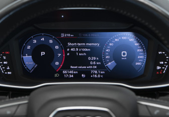 Подержанный автомобиль Audi Q3 2021 года (11 фото)