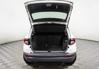 Подержанный автомобиль Skoda Karoq 2020 года (17 фото)