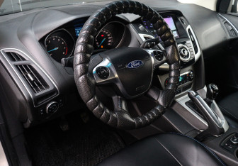 Подержанный автомобиль Ford Focus Sedan 2011 года (13 фото)