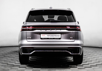 Подержанный автомобиль Geely Monjaro 2025 года (6 фото)