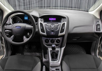 Подержанный автомобиль Ford Focus Wagon 2012 года (13 фото)