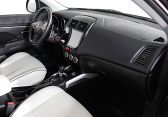 Подержанный автомобиль Mitsubishi ASX 2012 года (10 фото)