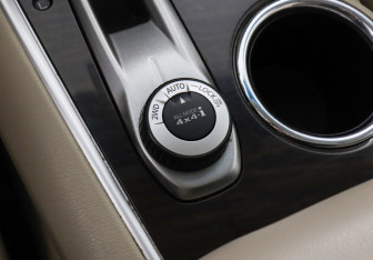 Подержанный автомобиль Nissan Pathfinder 2014 года (11 фото)