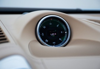 Подержанный автомобиль Porsche Cayenne 2012 года (21 фото)
