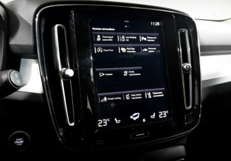 Подержанный автомобиль Volvo XC40 2021 года (28 фото)