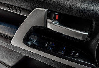 Подержанный автомобиль Toyota Land Cruiser Suv 2019 года (33 фото)