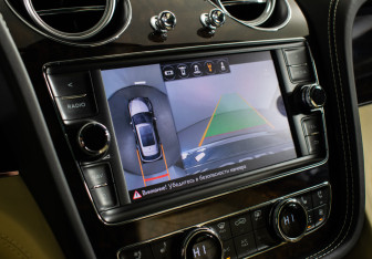 Подержанный автомобиль Bentley Bentayga 2016 года (18 фото)
