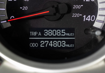 Подержанный автомобиль Toyota Highlander 2005 года (13 фото)