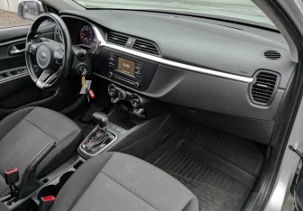 Подержанный автомобиль Kia Rio Hatchback 2021 года (11 фото)