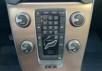 Подержанный автомобиль Volvo V40 Cross Country 2013 года (16 фото)