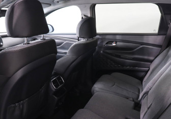 Подержанный автомобиль Hyundai Santa Fe 2019 года (12 фото)