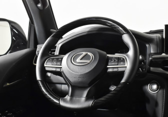 Подержанный автомобиль Lexus LX 2021 года (14 фото)
