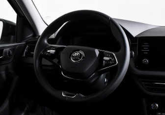 Подержанный автомобиль Skoda Rapid Liftback 2022 года (12 фото)