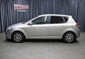 Подержанный автомобиль Kia Ceed Hatchback 2011 года (8 фото)
