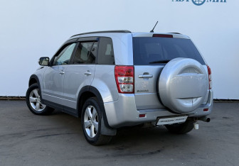 Подержанный автомобиль Suzuki Grand Vitara 2010 года (7 фото)