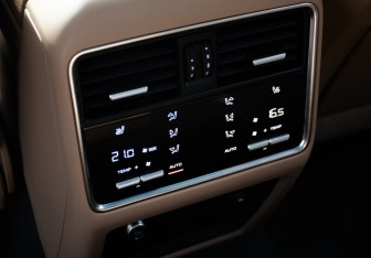 Подержанный автомобиль Porsche Cayenne 2019 года (16 фото)