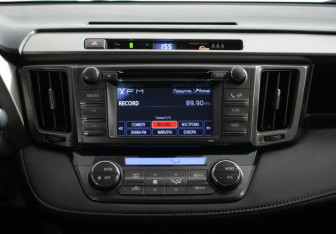 Подержанный автомобиль Toyota RAV4 2013 года (12 фото)