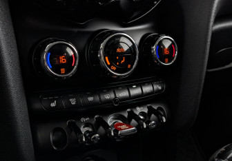 Подержанный автомобиль MINI Hatch 2019 года (25 фото)