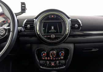 Подержанный автомобиль MINI Clubman Wagon 2019 года (17 фото)