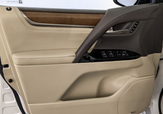 Подержанный автомобиль Lexus LX 2019 года (19 фото)