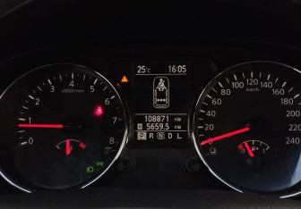 Подержанный автомобиль Nissan Qashqai 2013 года (12 фото)