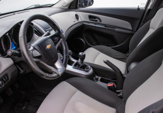 Подержанный автомобиль Chevrolet Cruze Wagon 2013 года (10 фото)
