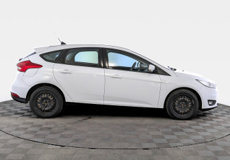 Подержанный автомобиль Ford Focus Hatchback 2018 года (4 фото)
