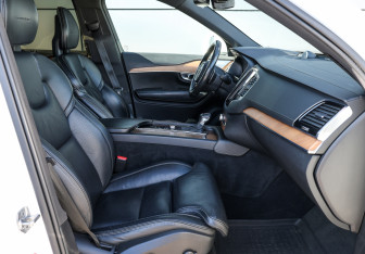 Подержанный автомобиль Volvo XC90 2017 года (10 фото)