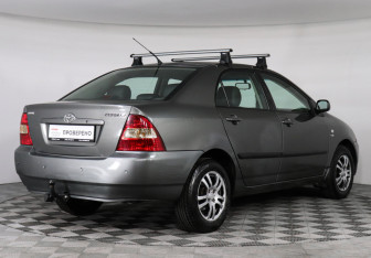 Подержанный автомобиль Toyota Corolla Sedan 2004 года (5 фото)