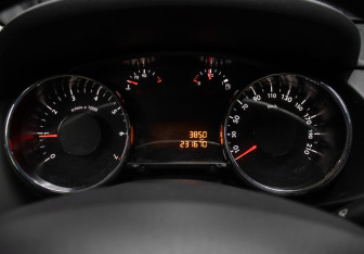 Подержанный автомобиль Peugeot 3008 2011 года (7 фото)