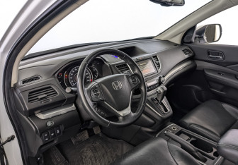 Подержанный автомобиль Honda CR-V 2015 года (15 фото)